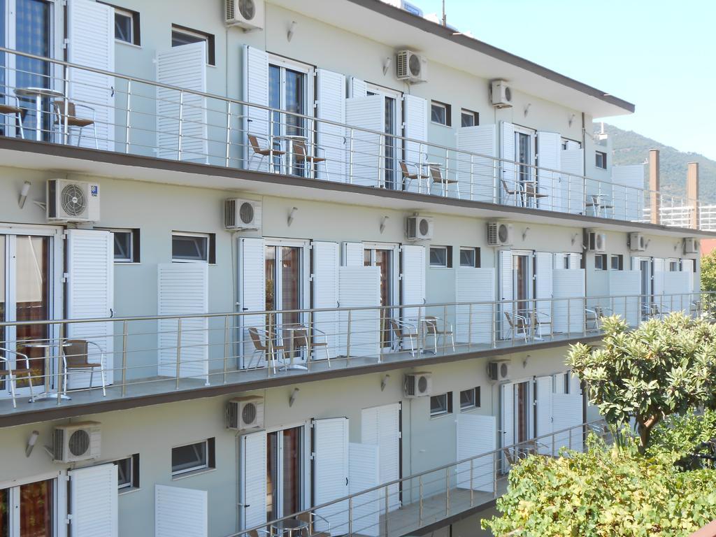 Hotel Neon Astron Kamena Vourla Exterior photo
